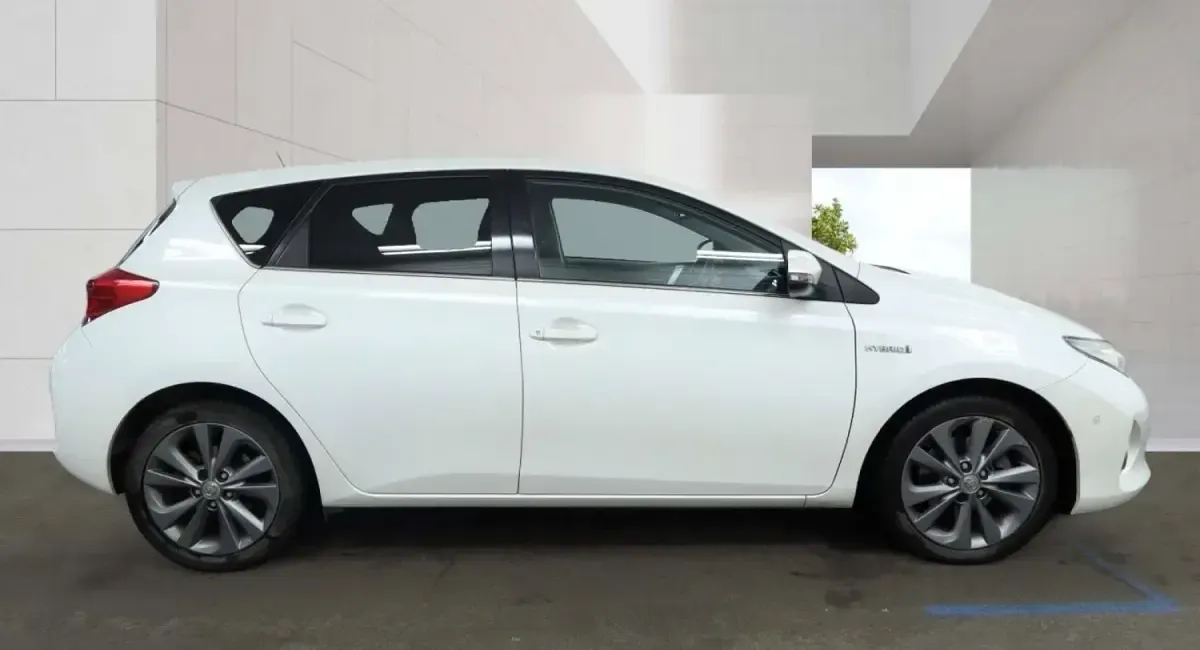 Usado Toyota Auris Hybrid 2015 Branco Citadino