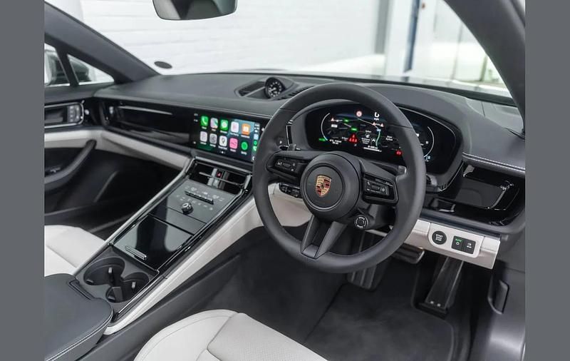 Used Porsche Panamera 348 HP (255 kW) 2025 Green Hatchback