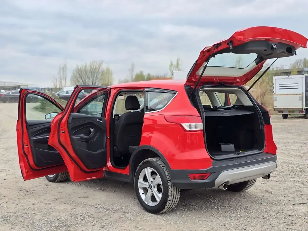 Used Ford Kuga Zetec 150 HP (110 kW) 2016 Red SUV