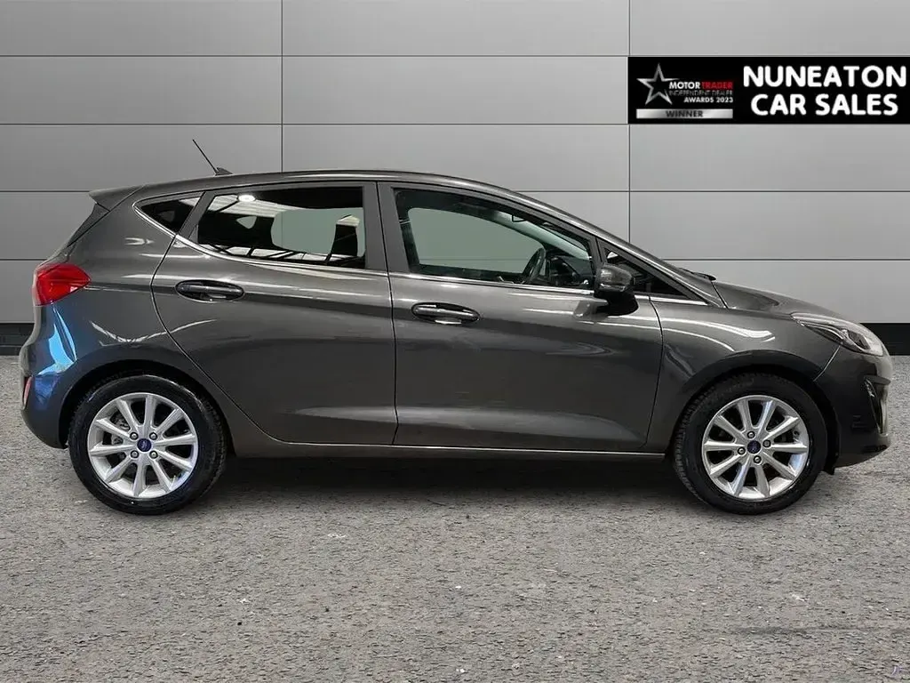 Usado Ford Fiesta Titanium 125 HP (91 kW) 2020 Cinzento Citadino