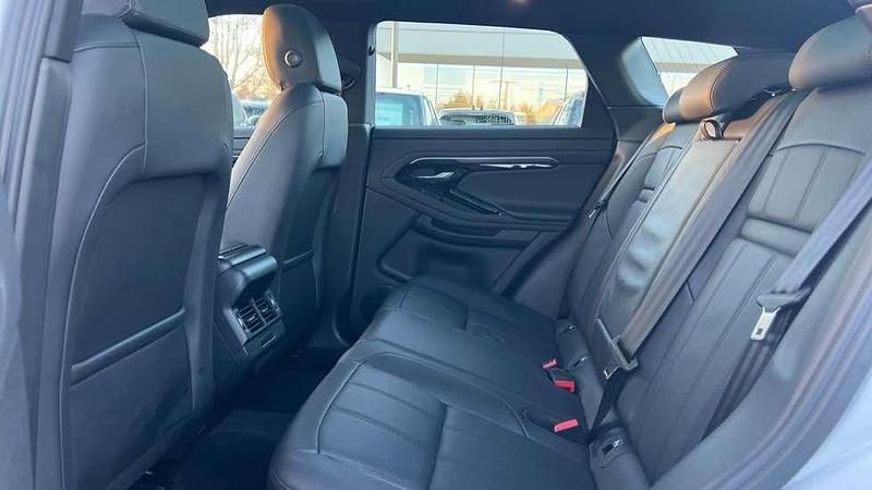 Used Land Rover Range Rover evoque R-Dynamic 204 HP (150 kW) 2022 White SUV