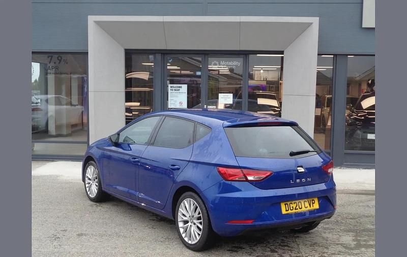 Used Seat Leon SE Dynamic 113 HP (83 kW) 2020 Blue Hatchback