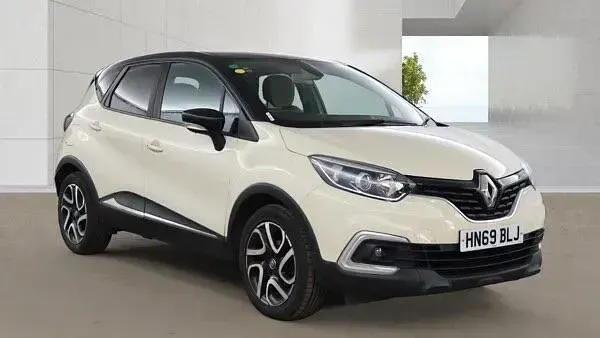 Used Renault Captur Iconic 90 HP (66 kW) 2019 Cream/black SUV