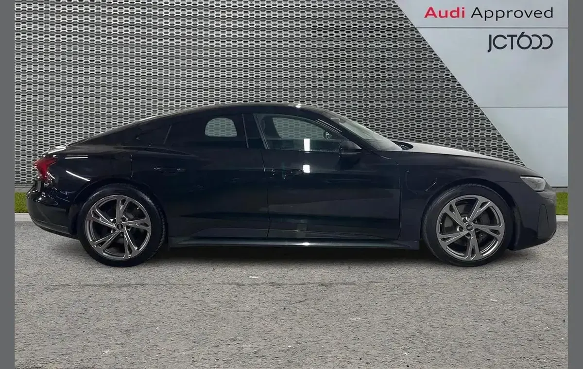 Used Audi e-tron GT quattro Comfort 384 kW (523 HP) 2023 Black Sedan
