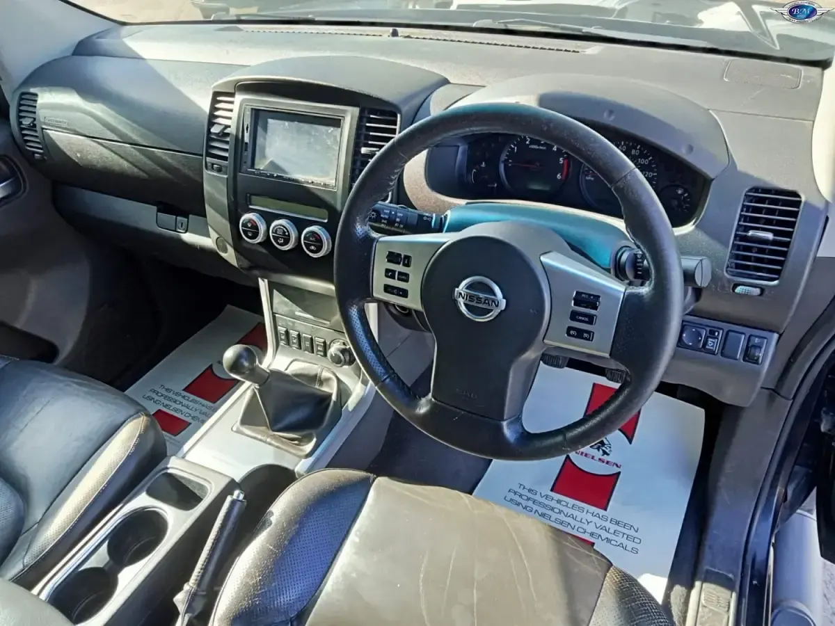 Usado Nissan Navara Tekna 190 HP (139 kW) 2011 Preto Pickup