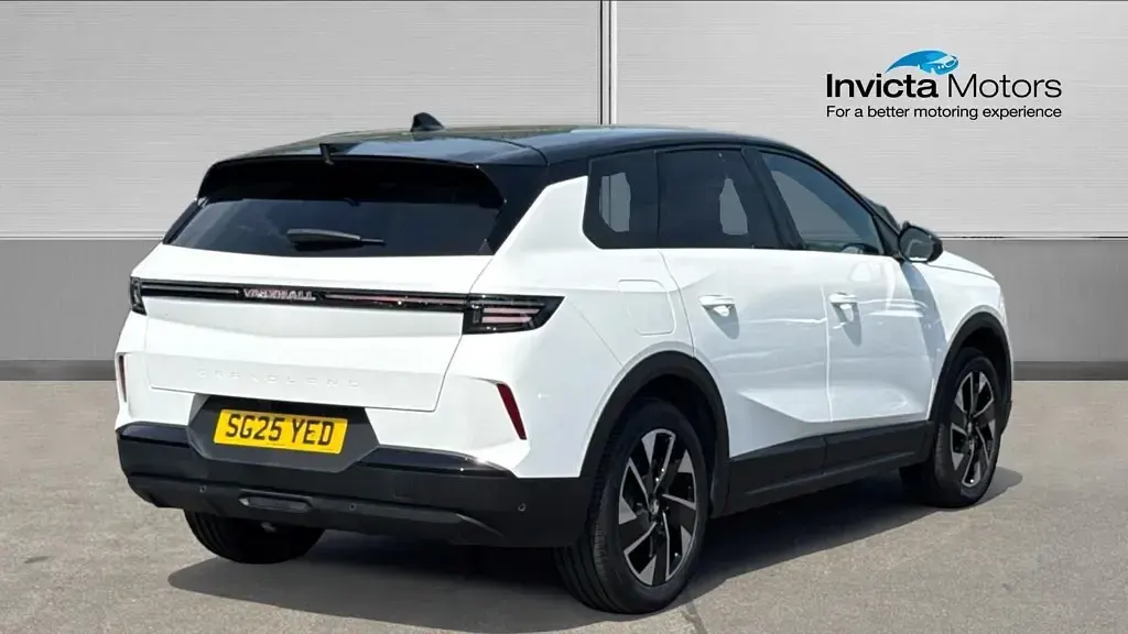 Used Vauxhall Grandland X Ultimate 136 HP (100 kW) 2025 Arctic white gloss SUV