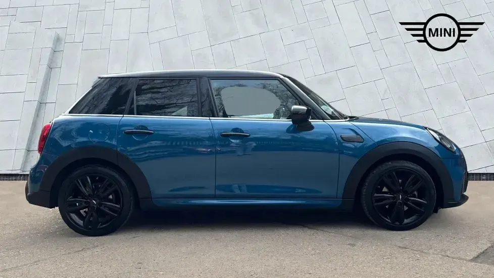 Used Mini Cooper Hatch 134 HP (98 kW) 2024 Blue Hatchback