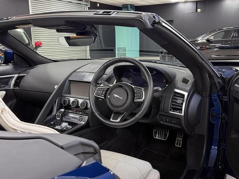 Usado Jaguar F-Type R-Dynamic 450 HP (330 kW) 2020 Azul Cabrios