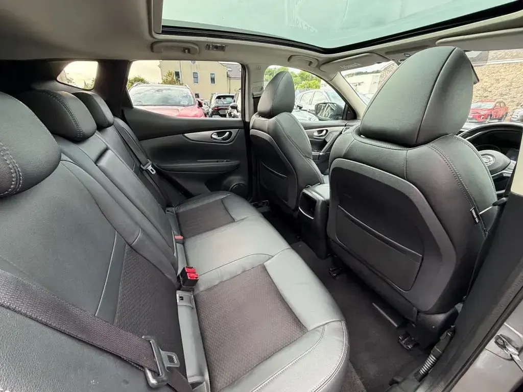 Used Nissan Qashqai Tekna 110 HP (80 kW) 2018 Grey SUV