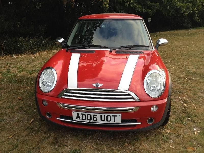 Used Mini ONE 90 HP (66 kW) 2006 Red Hatchback