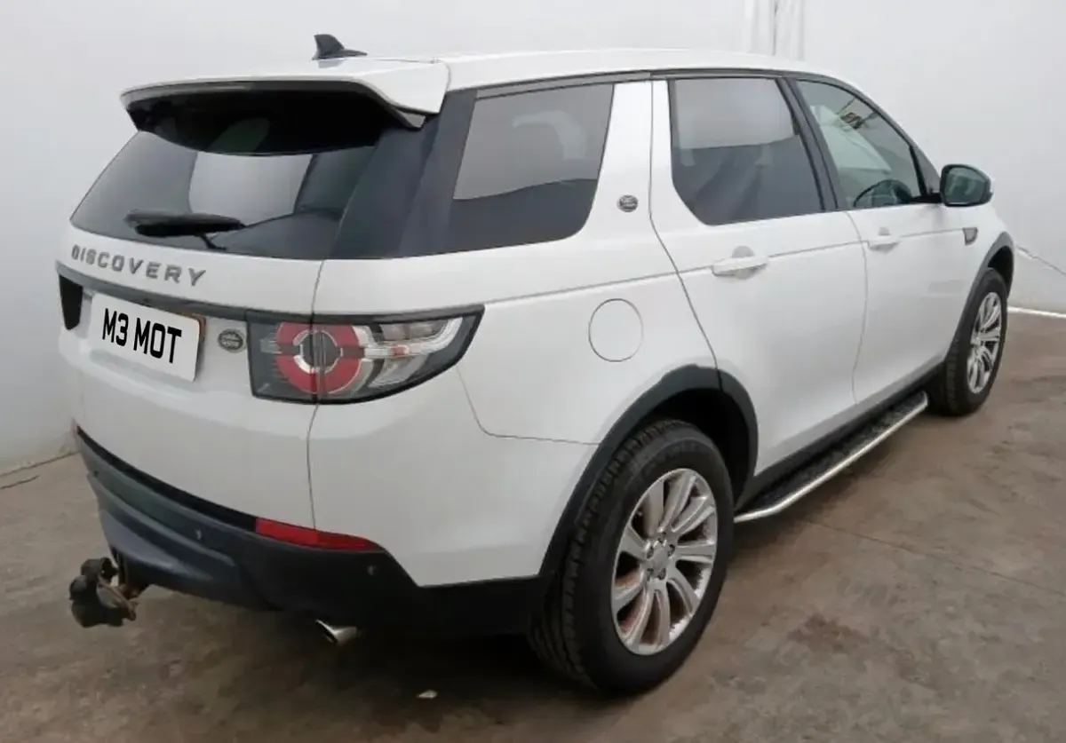 Used Land Rover Discovery 4 SE 2016 White SUV