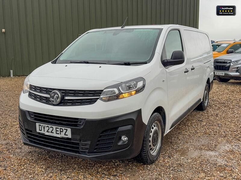 Used Vauxhall Vivaro 145 HP (106 kW) 2022 White MPV