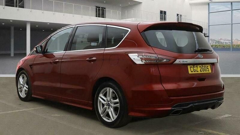Used Ford S-MAX Sport 180 HP (132 kW) 2016 Red MPV