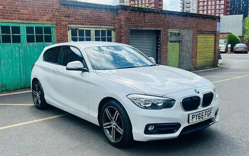 Used BMW 118 Sport Line 136 HP (100 kW) 2015 White Hatchback