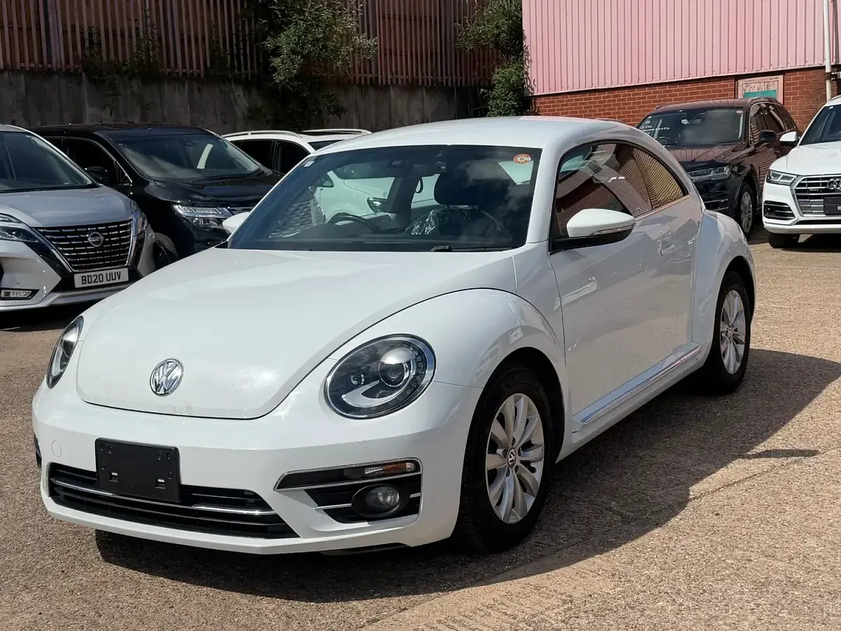 Used VW Beetle 105 HP (77 kW) 2017 White Hatchback