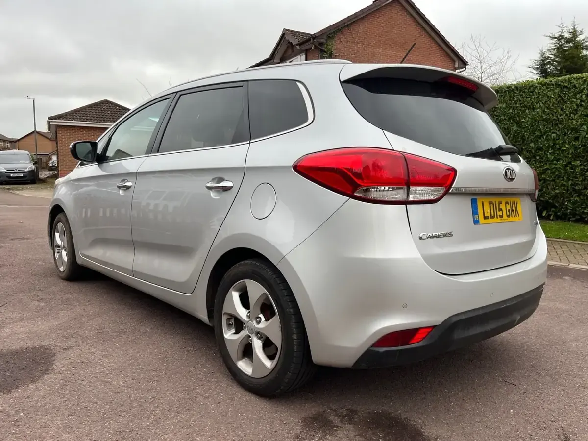 Used Kia Carens 135 HP (99 kW) 2015 Silver MPV