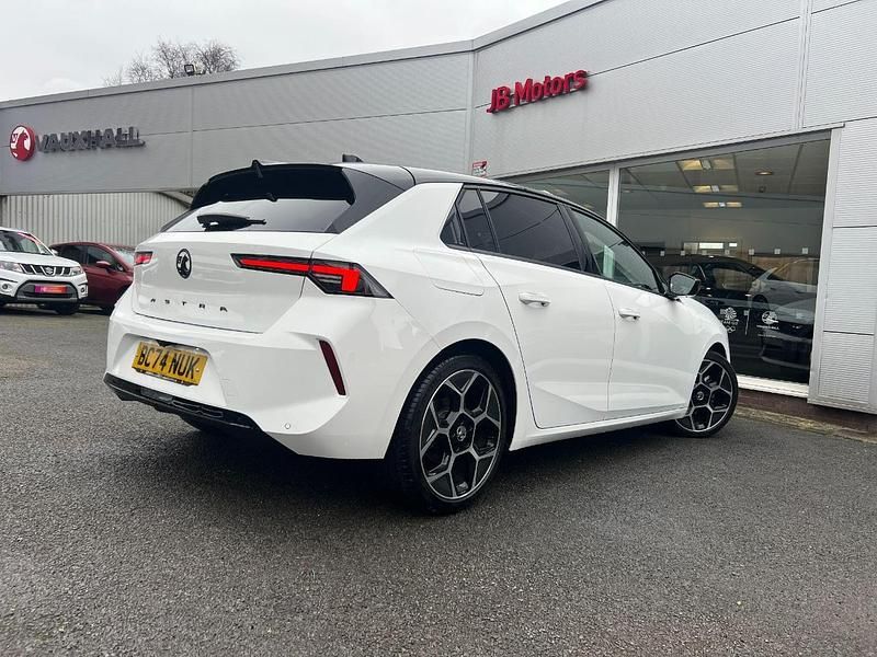 Used Vauxhall Astra Ultimate 130 HP (95 kW) 2025 Arctic white Hatchback