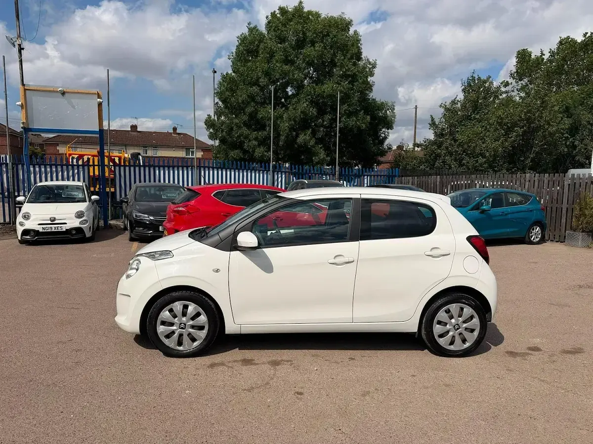 Used Citroën C1 Feel 82 HP (60 kW) 2015 White Hatchback