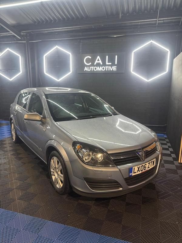 Used Vauxhall Astra Active 90 HP (66 kW) 2006 Silver Hatchback