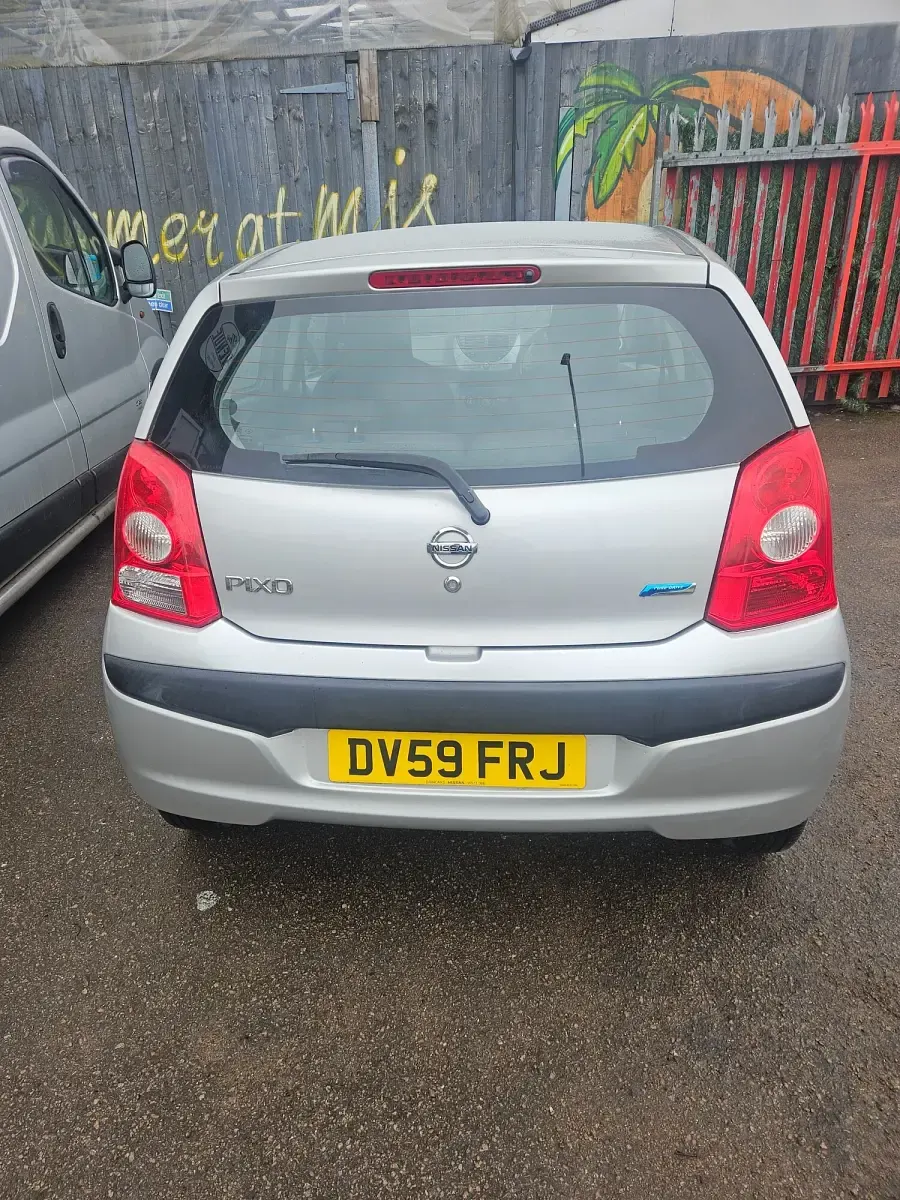 Used Nissan Pixo N-TEC 68 HP (50 kW) 2009 Silver Hatchback