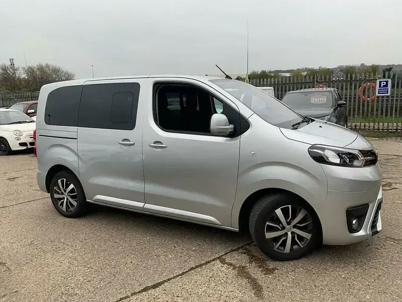 Used Toyota Verso 124 HP (91 kW) 2017 Silver MPV