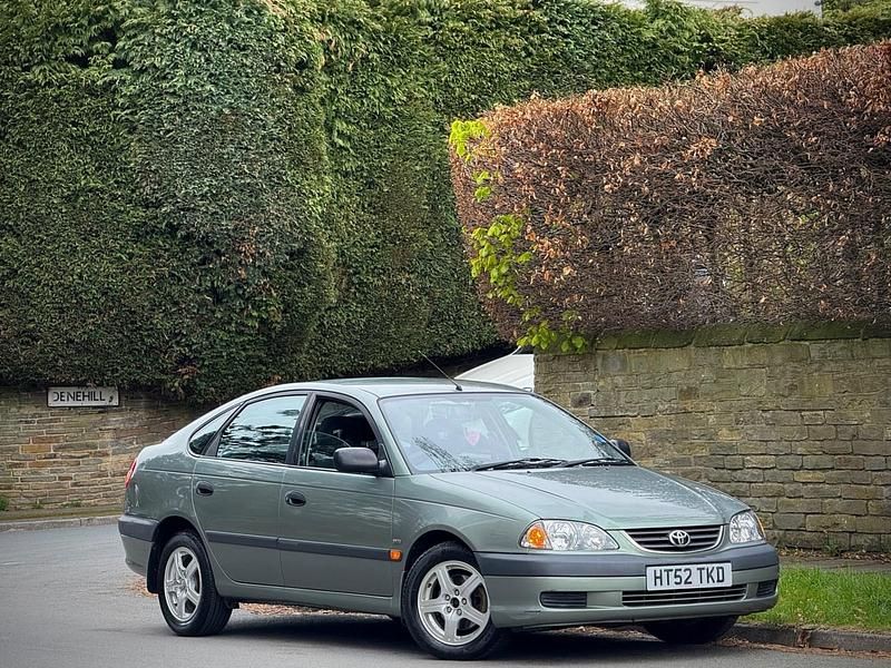 Green Used 2003 Toyota Avensis Hatchback | £1,499 (Fair price) - Image 1/4