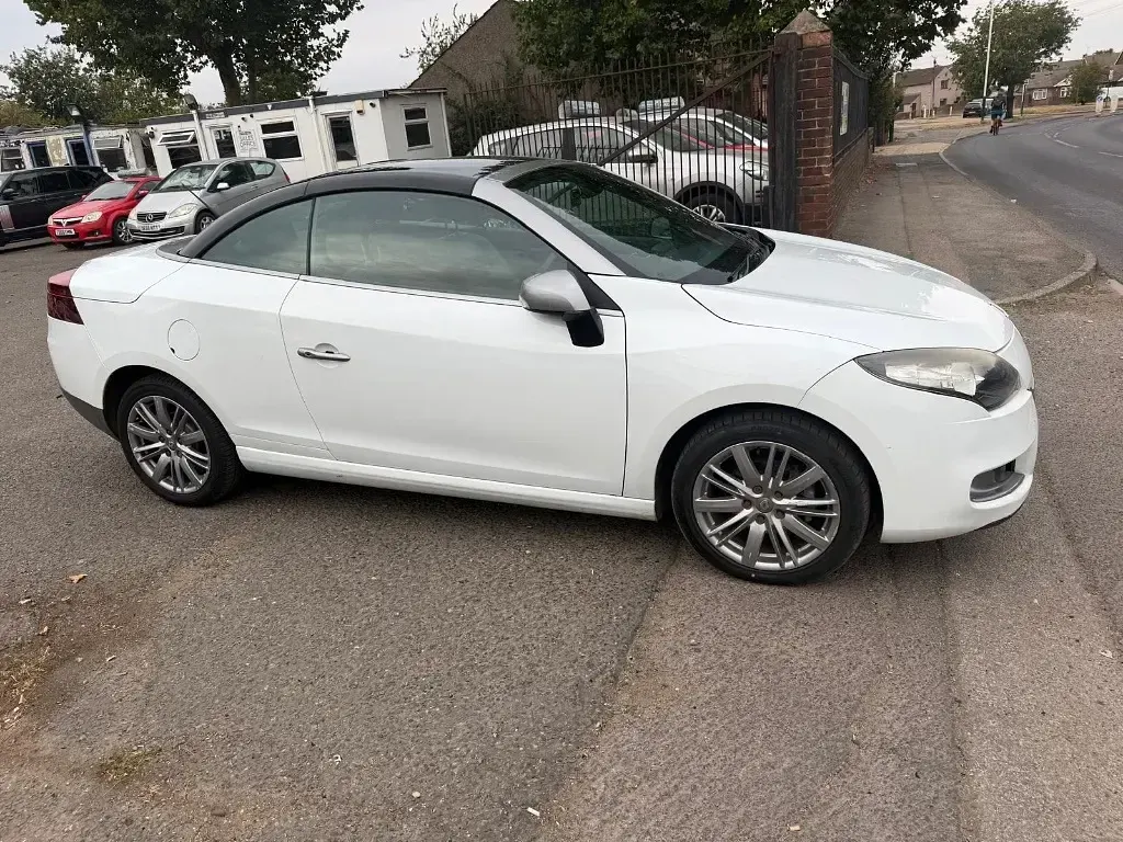 Used Renault Mégane Cabriolet Dynamique 2011 White Cabriolet