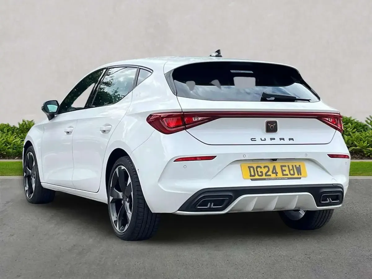 Used Cupra Leon 150 HP (110 kW) 2024 White Hatchback