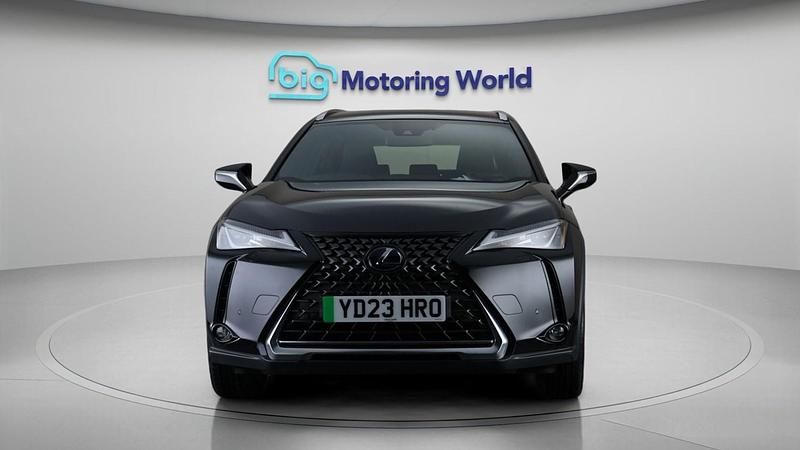 Usado Lexus UX 300e 147 kW (201 HP) 2023 Preto SUV