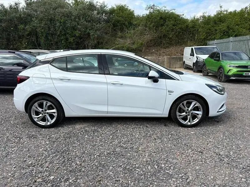 Used Vauxhall Astra SRi 2017 White Hatchback