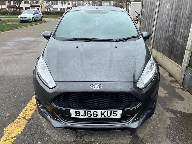 Used Ford Fiesta ST-Line 140 HP (102 kW) 2016 Grey Hatchback