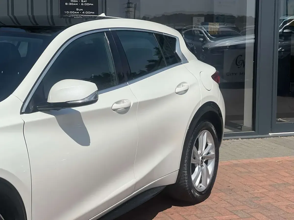 Used Infiniti Q30 Premium 2017 White Hatchback