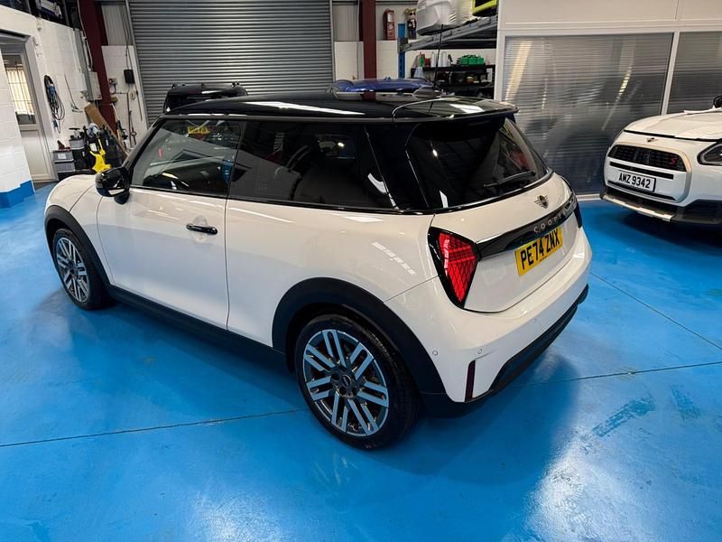 Used Mini Cooper Classic 2024 White Hatchback