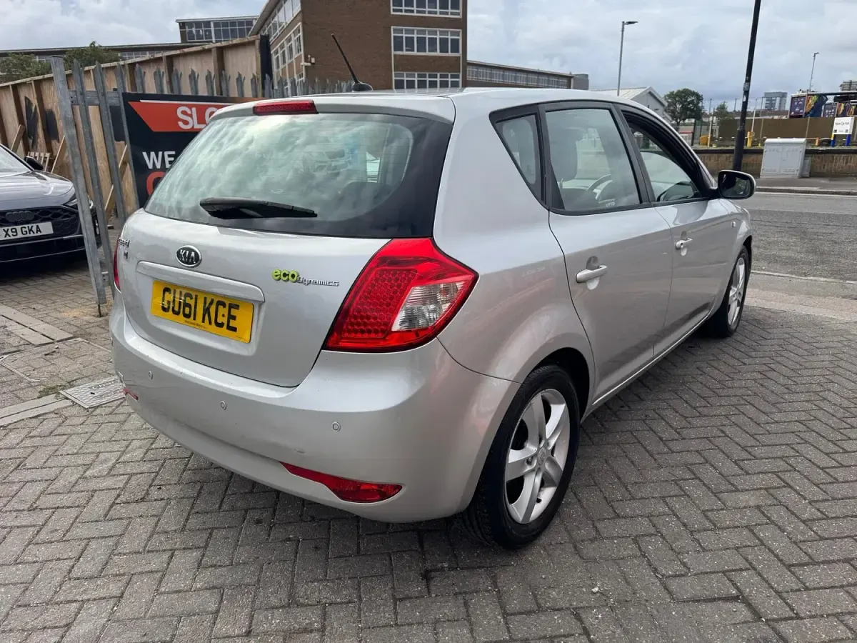 Used Kia Ceed 89 HP (65 kW) 2011 Silver Hatchback