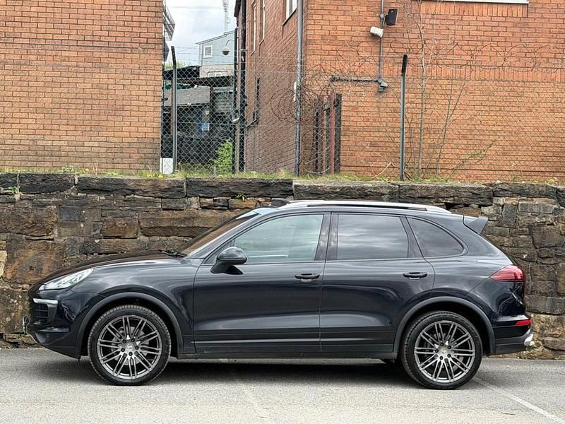 Usado Porsche Cayenne 262 HP (192 kW) 2015 Preto SUV
