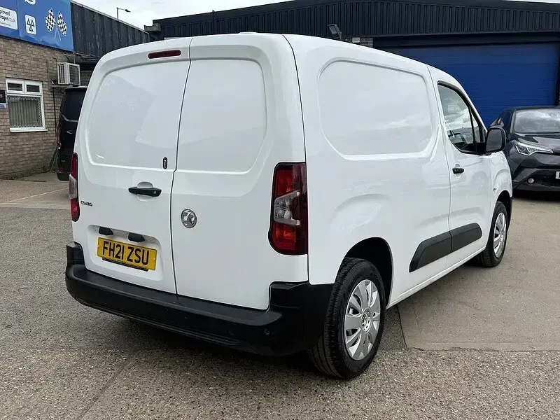 Used Vauxhall Combo Edition 100 HP (73 kW) 2021 White MPV