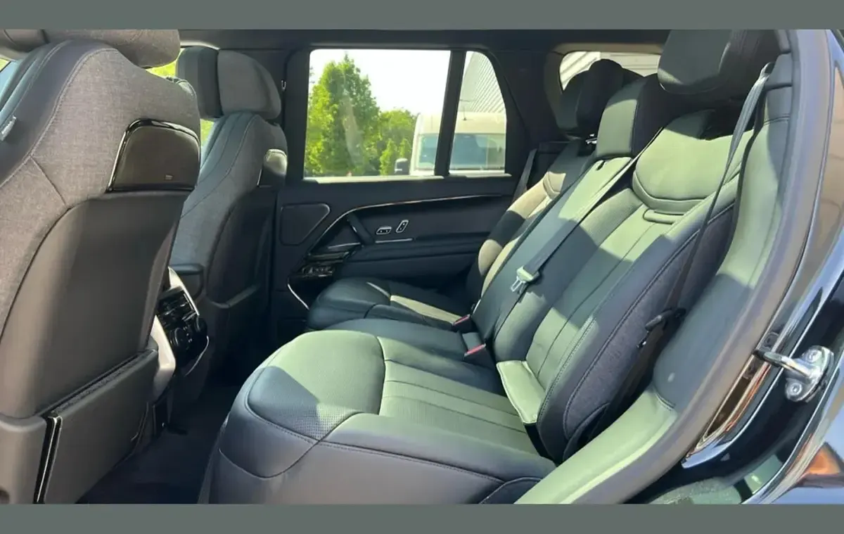 Used Land Rover Range Rover 606 HP (445 kW) 2025 Black SUV