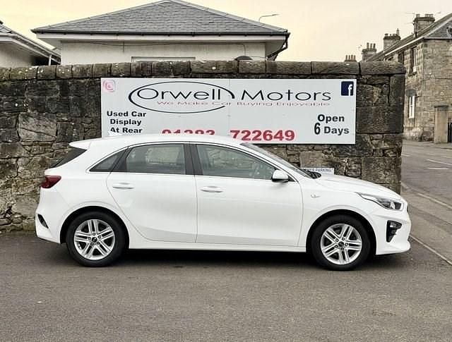 Used Kia Ceed 114 HP (83 kW) 2019 White Hatchback