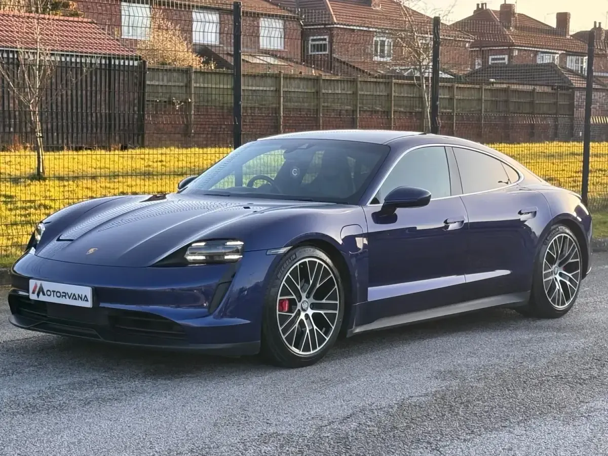Begagnad Porsche Taycan Performance Package 389 kW (530 HK) 2020 Blå Sedan
