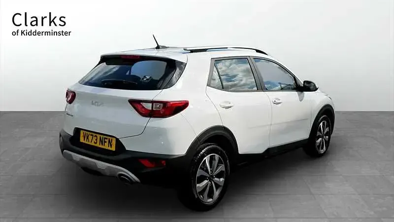 Used Kia Stonic 99 HP (72 kW) 2023 White SUV