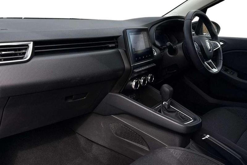 Used Renault Clio V Evolution 145 HP (106 kW) 2023 White Hatchback