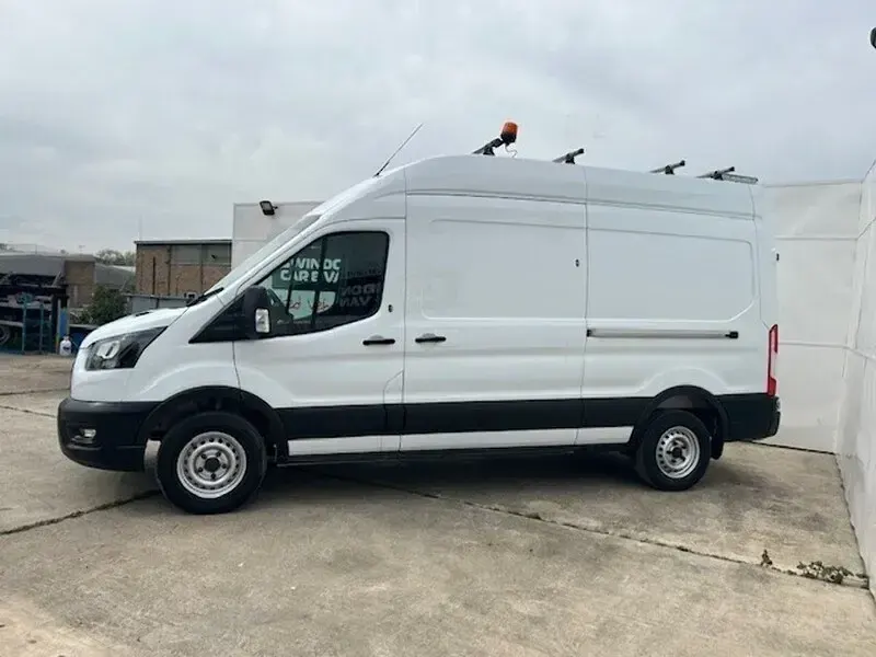 Usado Ford Transit 130 HP (95 kW) 2022 Branco Van