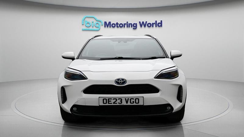 Used Toyota Yaris Hybrid Design 114 HP (83 kW) 2023 White Hatchback