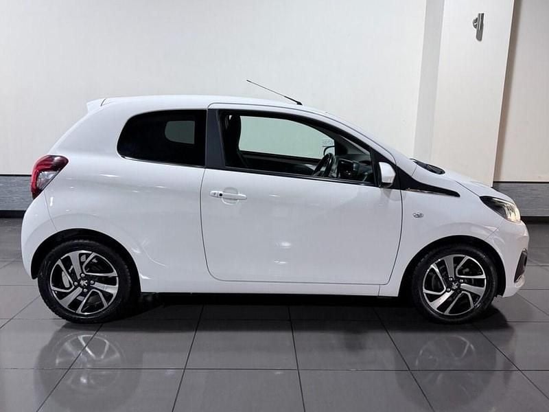 Used Peugeot 108 Allure 82 HP (60 kW) 2016 White Hatchback