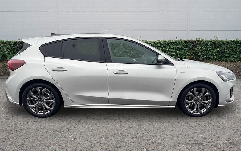 Used Ford Focus ST-Line 125 HP (91 kW) 2022 Silver Hatchback