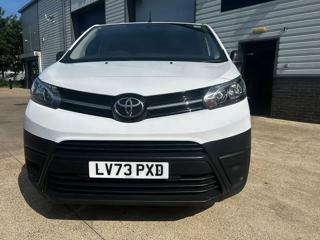 Used Toyota Proace Active 100 HP (73 kW) 2023 White MPV
