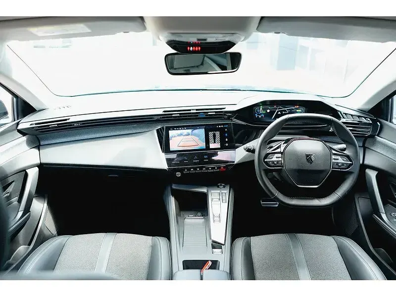Used Peugeot 308 SW Allure Premium 2023 Avatar blue Estate
