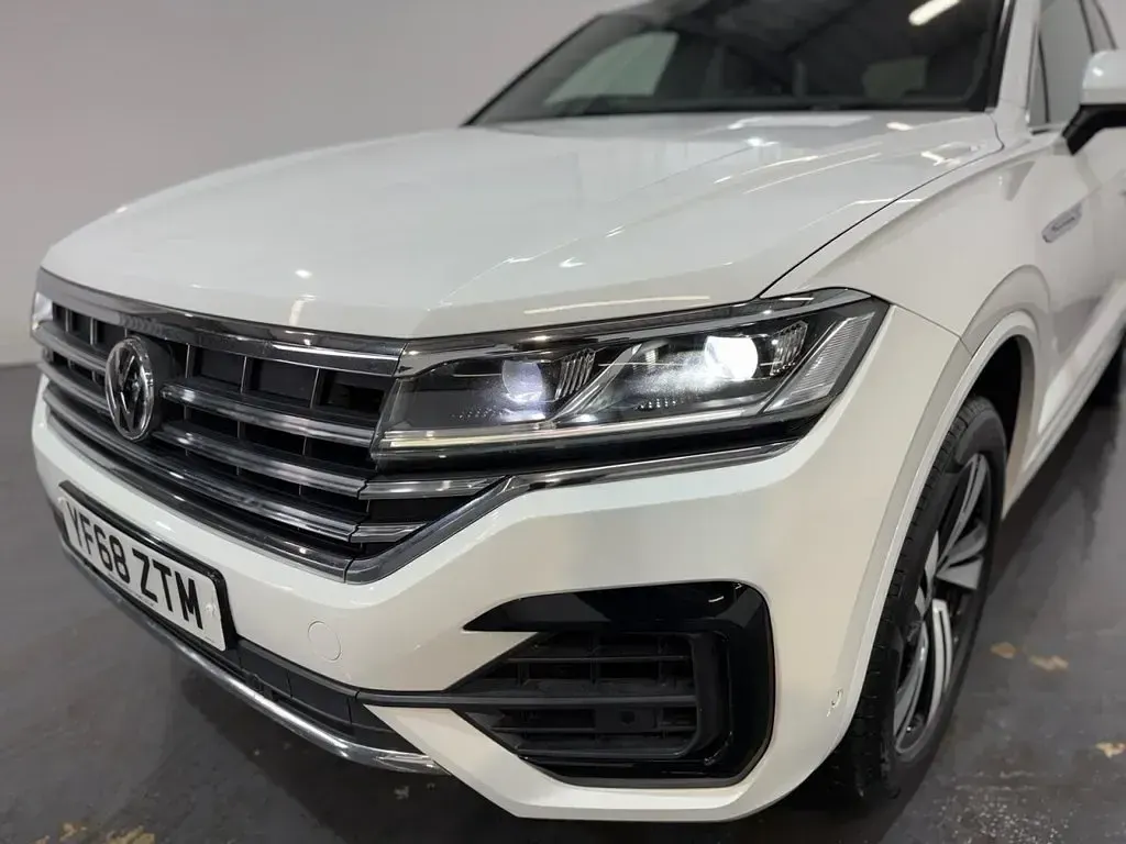 Used VW Touareg R-line 286 HP (210 kW) 2018 White SUV