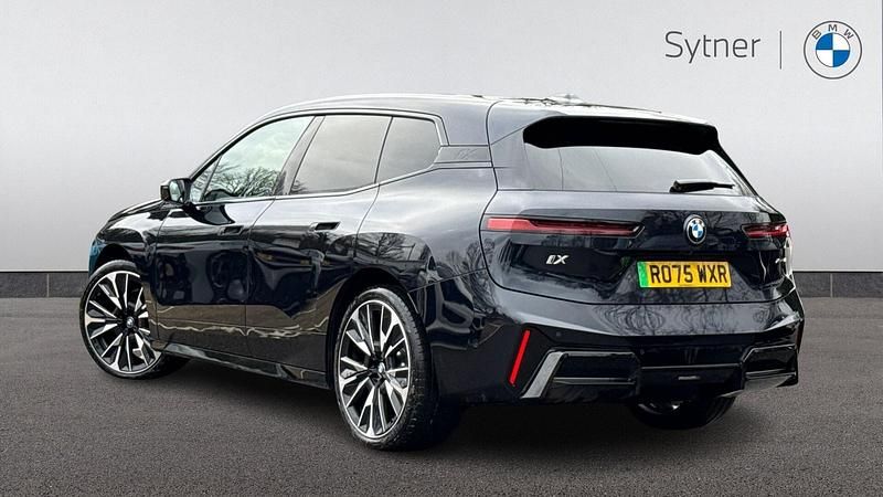 Usado BMW iX M Sport 295 kW (402 CV) 2025 Negro SUV