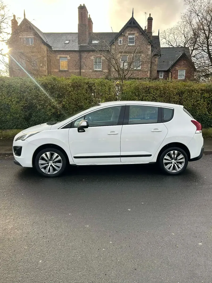 Used Peugeot 3008 Active 2016 White Hatchback